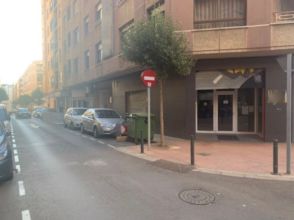 Commercial space in calle del Maestro Falla